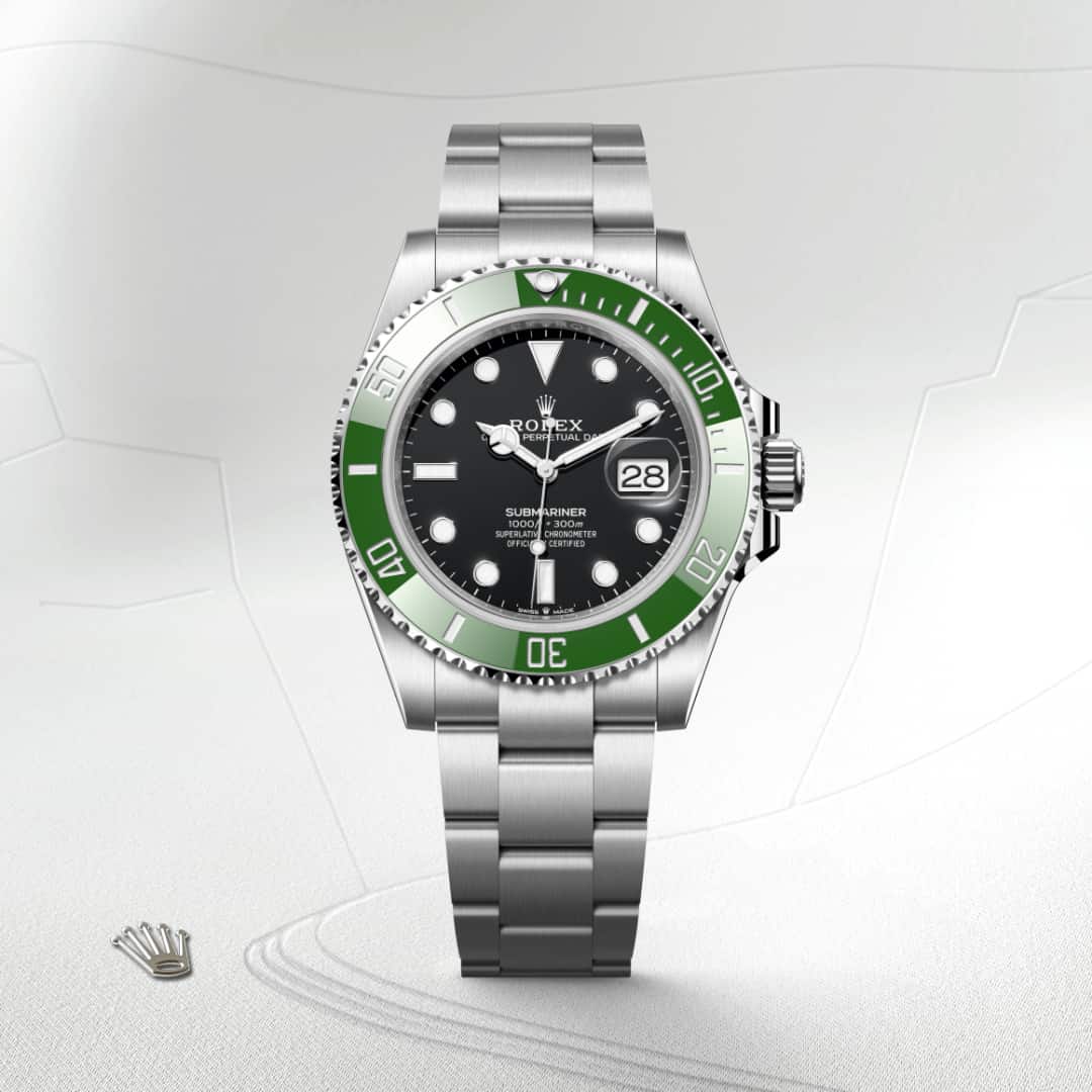 El bisel giratorio del Submariner es una característica fundamental de este reloj. Sus graduaciones de 60 minutos permiten controlar con seguridad y precisión el tiempo de inmersión y las paradas de descompresión. Manufacturado por Rolex a partir de una cerámica dura y resistente a la corrosión, el disco de bisel Cerachrom es prácticamente imposible de rayar. La sustancia luminiscente en el cero del bisel garantiza una legibilidad óptima, sin importar el grado de oscuridad del entorno. El canto estriado del bisel ha sido diseñado cuidadosamente con el fin de ofrecer un excelente agarre bajo el agua, incluso con los guantes puestos.