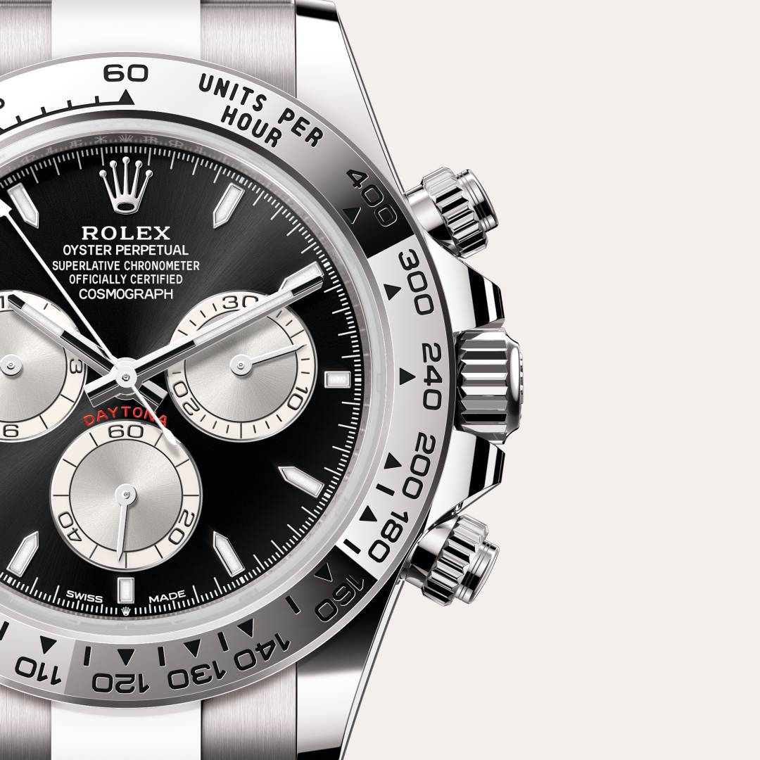 Rolex cuenta con su propia fundición, lo que le ha permitido crear aleaciones de oro de 18 quilates de la más alta calidad. Según la proporción de plata, cobre, platino o paladio, se obtienen diferentes tipos de oro de 18 quilates: amarillo, rosa o blanco. Son elaborados exclusivamente con los metales más puros y sometidos a las más meticulosas inspecciones en un laboratorio interno con tecnología puntera, antes de formar el oro y con la misma atención que se presta a la calidad. El compromiso de Rolex con la calidad empieza desde el origen.
