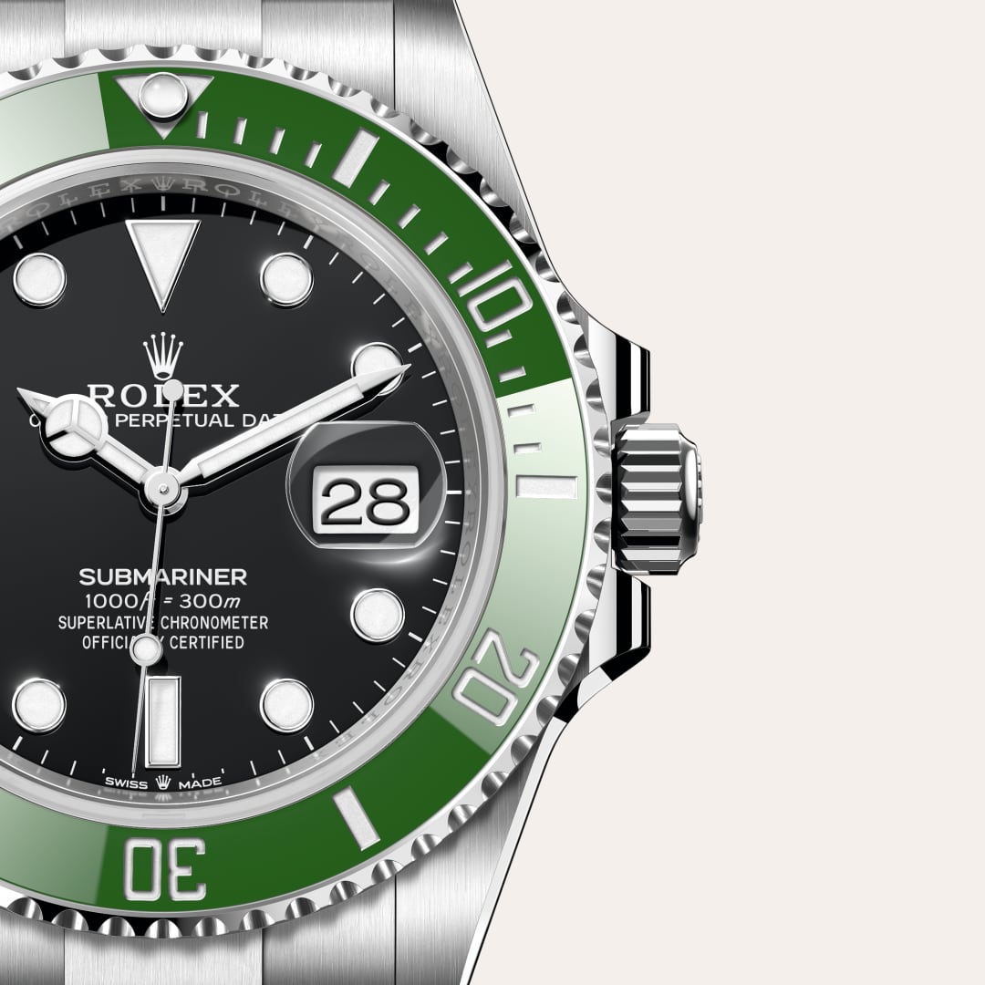 Rolex utiliza acero Oystersteel para las cajas de acero de sus relojes. Especialmente desarrollado por Rolex, el acero Oystersteel pertenece a la familia del acero 904L, las aleaciones más utilizadas en la alta tecnología y en las industrias química y aeroespacial, en las que la resistencia a la corrosión es esencial. El acero Oystersteel es extremadamente resistente, ofrece un acabado excepcional al ser pulido y conserva su belleza incluso en las condiciones más extremas.