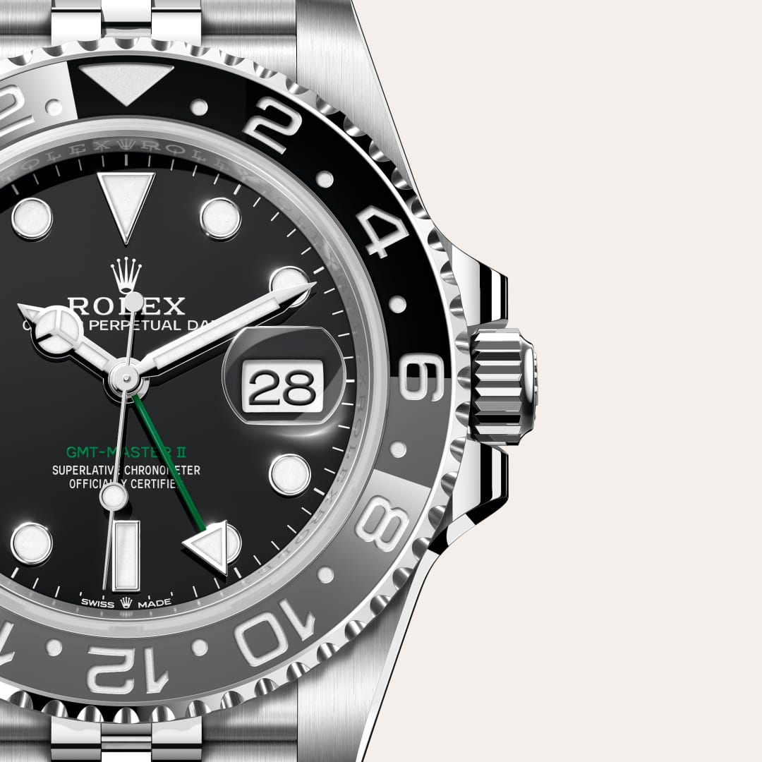 Rolex utiliza acero Oystersteel para las cajas de acero de sus relojes. Especialmente desarrollado por Rolex, el acero Oystersteel pertenece a la familia del acero 904L, las aleaciones más utilizadas en la alta tecnología y en las industrias química y aeroespacial, en las que la resistencia a la corrosión es esencial. El acero Oystersteel es extremadamente resistente, ofrece un acabado excepcional al ser pulido y conserva su belleza incluso en las condiciones más extremas.