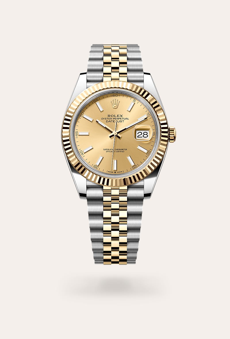 el bisel estriado de rolex es una marca de distinción. en un principio, el diseño estriado del bisel oyster tenía una función específica: servía para atornillar el bisel a la caja garantizando la hermeticidad del reloj. además, era idéntico al acanalado del fondo de la caja, atornillado a ésta por la misma razón, mediante herramientas específicas de rolex. con el tiempo, el estriado se convirtió en un elemento puramente estético, una auténtica característica distintiva de rolex. en la actualidad, el estriado es una marca de distinción, en oro en este datejust 41.