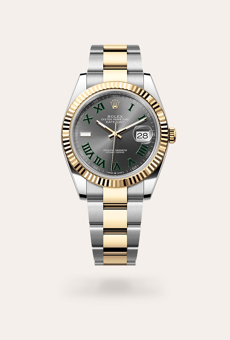 el bisel estriado de rolex es una marca de distinción. en un principio, el diseño estriado del bisel oyster tenía una función específica: servía para atornillar el bisel a la caja garantizando la hermeticidad del reloj. además, era idéntico al acanalado del fondo de la caja, atornillado a ésta por la misma razón, mediante herramientas específicas de rolex. con el tiempo, el estriado se convirtió en un elemento puramente estético, una auténtica característica distintiva de rolex. en la actualidad, el estriado es una marca de distinción, en oro en este datejust 41.