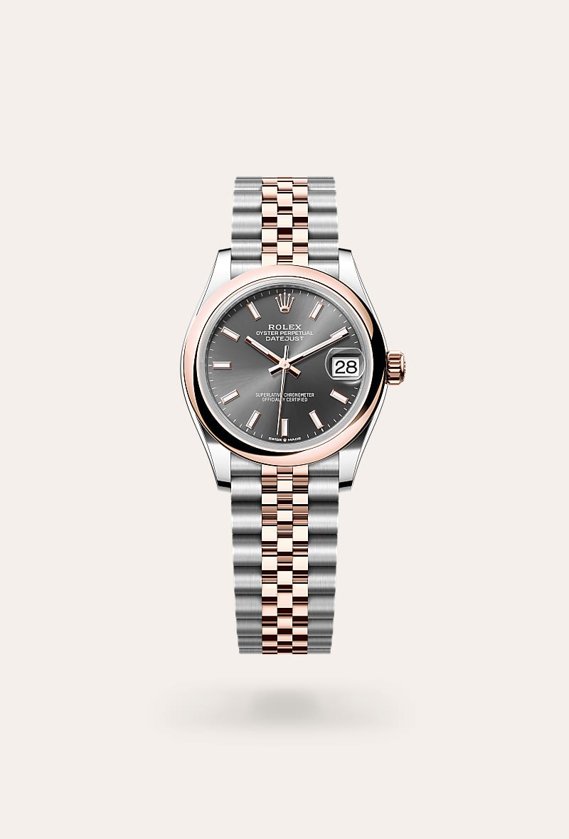 el acabado tipo sol crea delicados reflejos de luz en muchas esferas de la colección oyster perpetual. se obtiene utilizando técnicas magistrales de cepillado que crean surcos que salen del centro de la esfera. la luz se difunde constantemente a lo largo de cada grabado, creando un sutil brillo característico que se mueve según la posición de la muñeca. una vez completado el acabado tipo sol, el color de la esfera se aplica mediante pvd (physical vapour deposition) o galvanoplastia. una ligera capa de barniz le da a la esfera su aspecto final. 